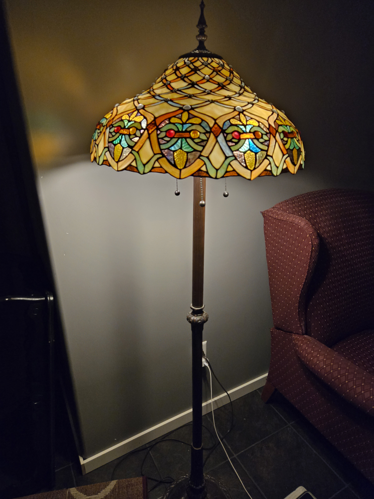 A copy of Tiffany floor Lamp