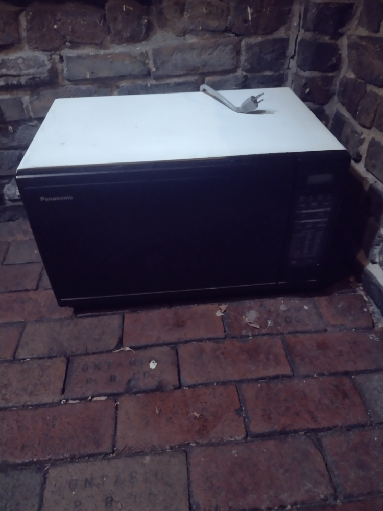 microwave free - outside on porch - photo 3