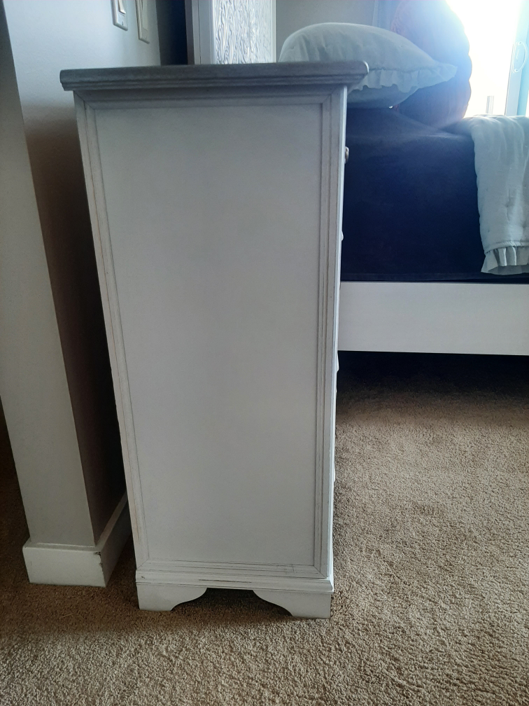 White 4-Drawer Dresser - photo 3