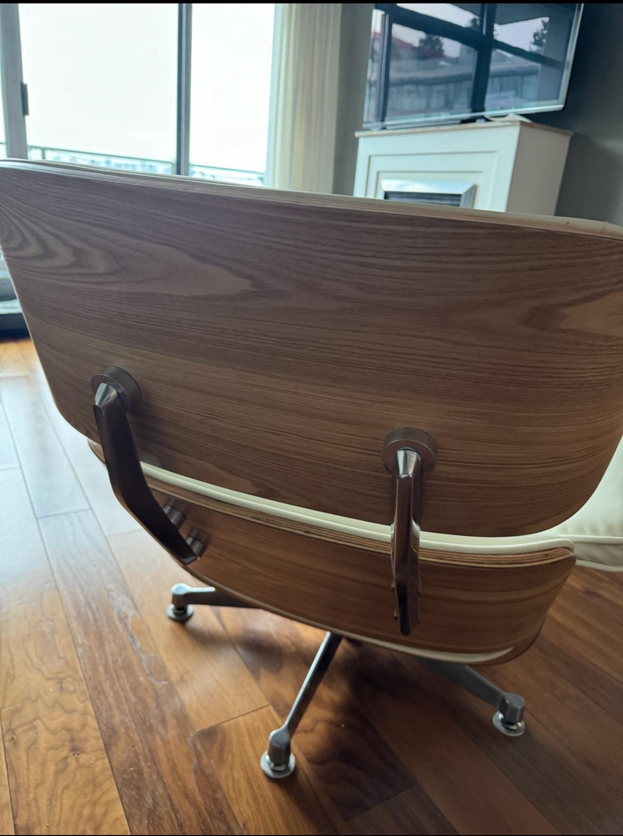 LARS Leather Lounge Chair - photo 2