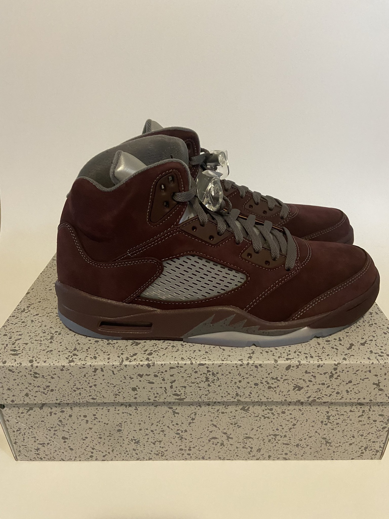 Jordan Retro 5 Burgundy Size 10 image indicator(3)