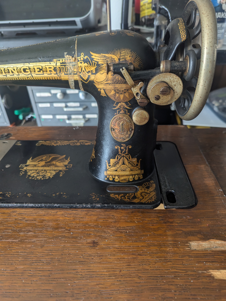 Antique Singer Sewing Machine - photo 2