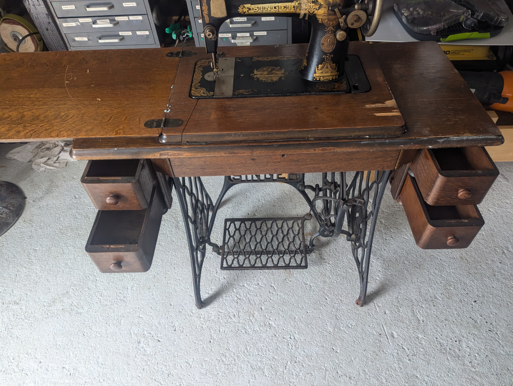 Antique Singer Sewing Machine - photo 3