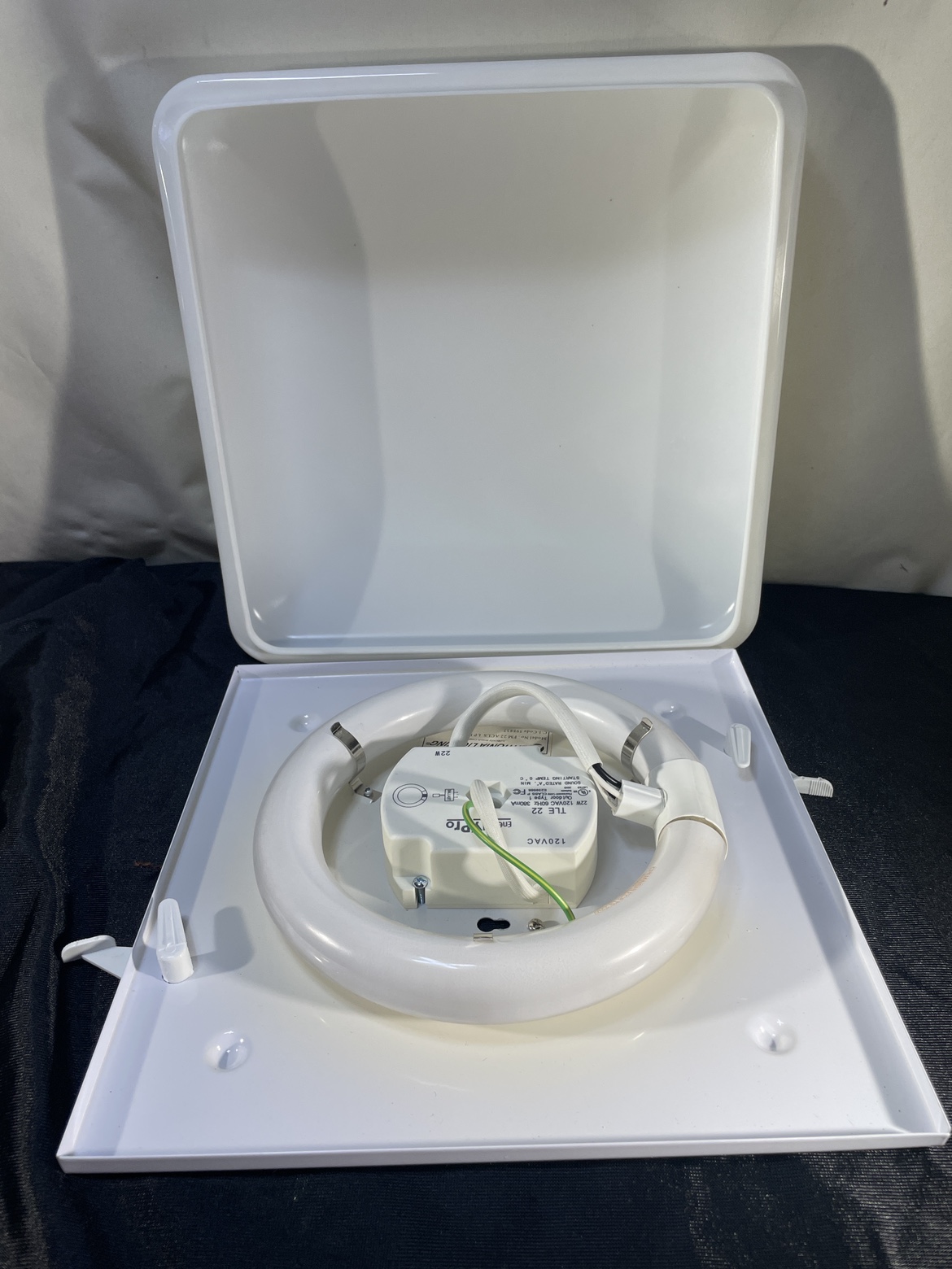 New square ceiling light 22 W energy pro - photo 2