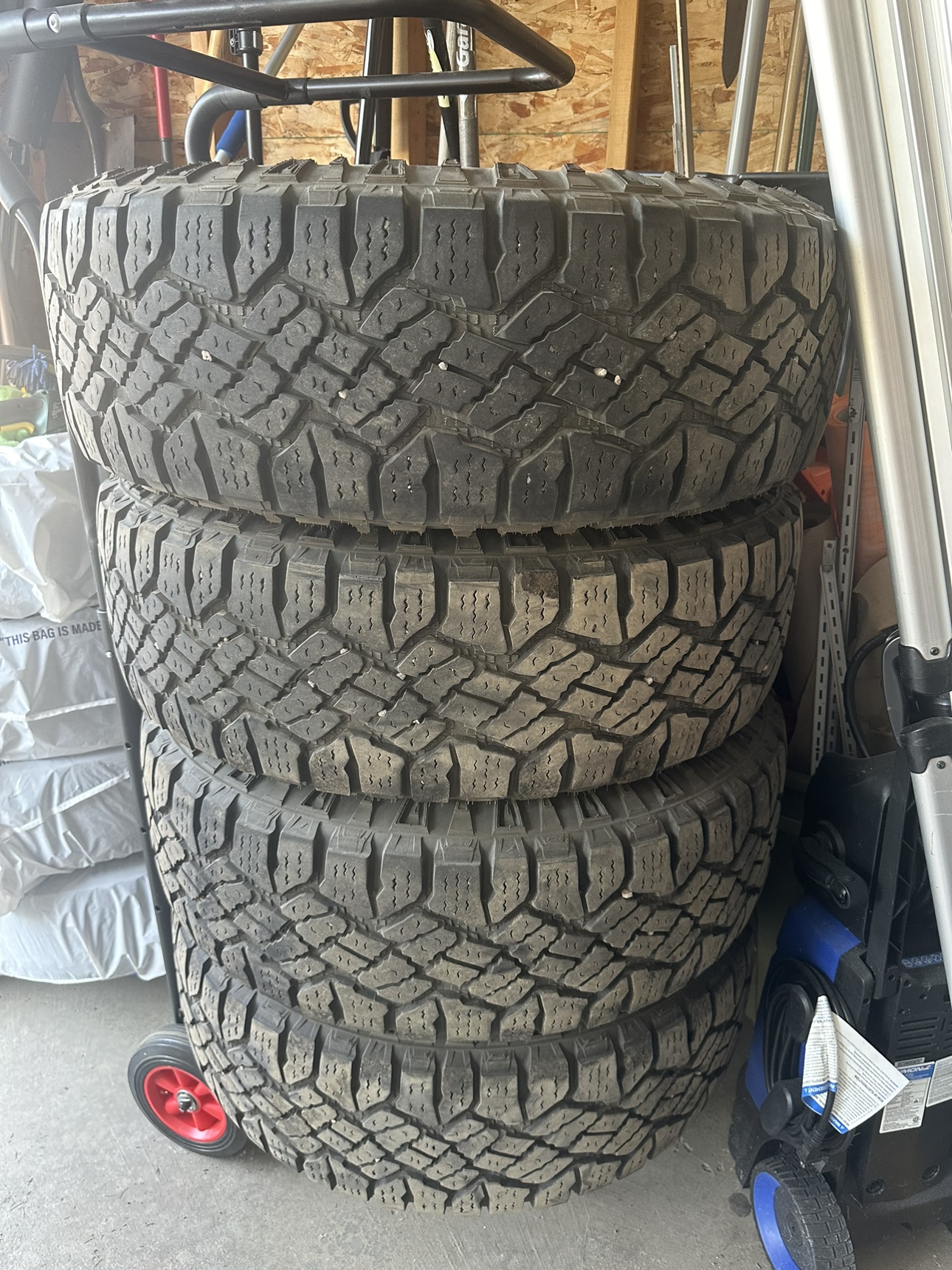 Set of 4 275/65R18 Tires on rims
