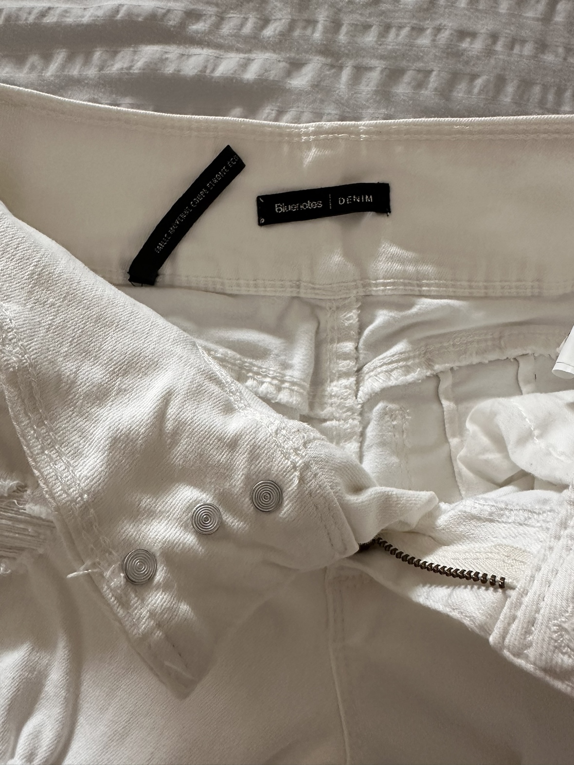 Mid rise white blue notes denim pants image indicator(5)