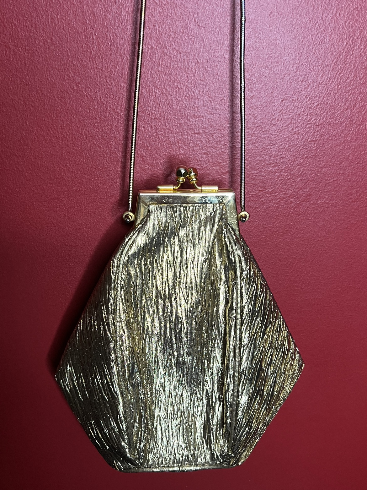 Vintage Gold clamshell Chain Purse - photo 5