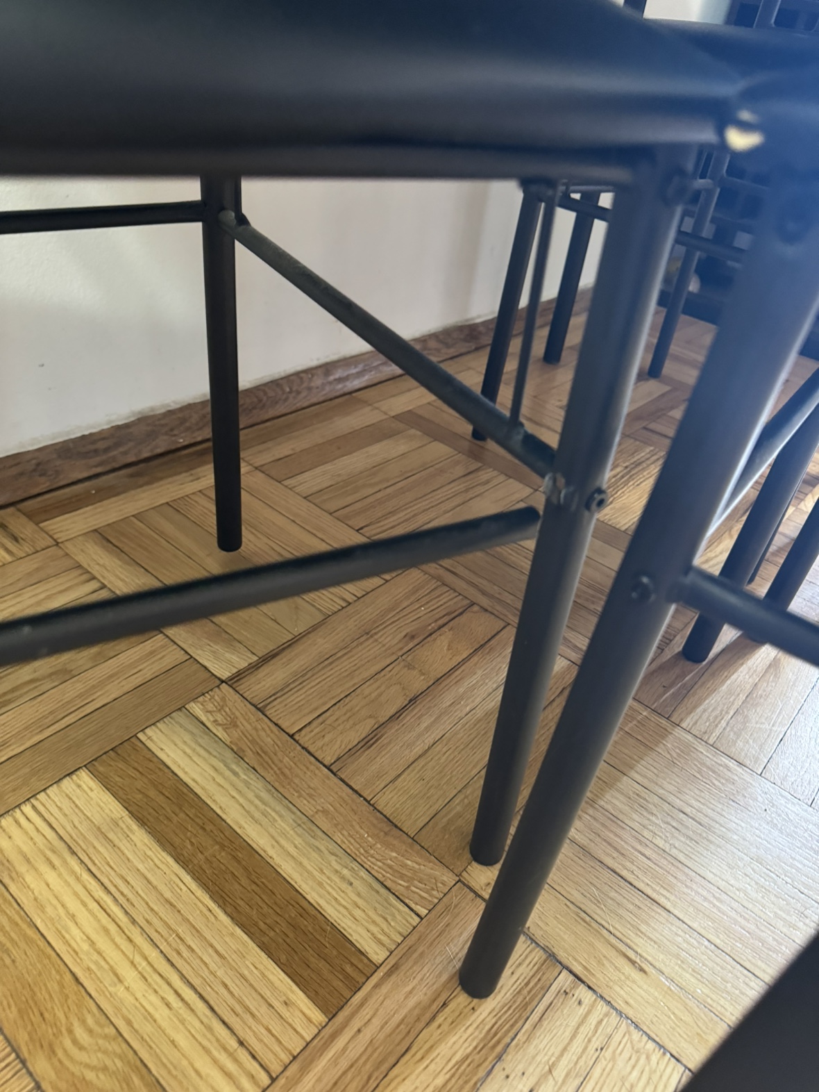 Table and Chairs - photo 4