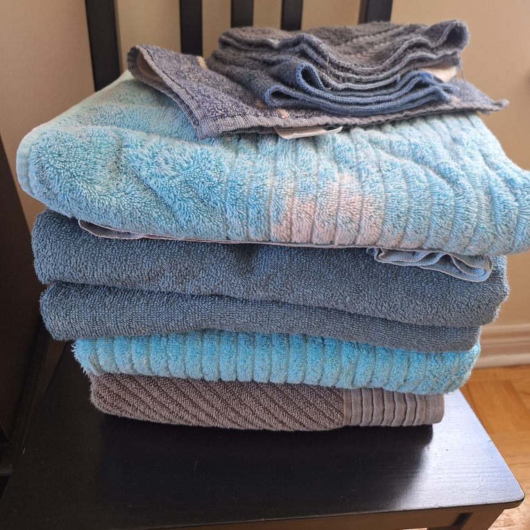 Towels with Bleach/Dye Stains thumbnail