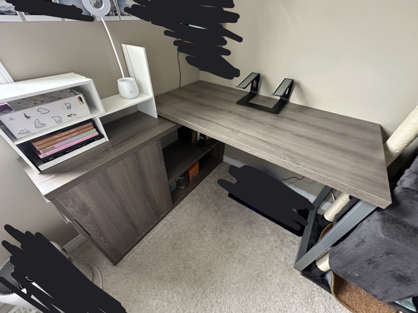 L-shaped desk including chair and desk organizer