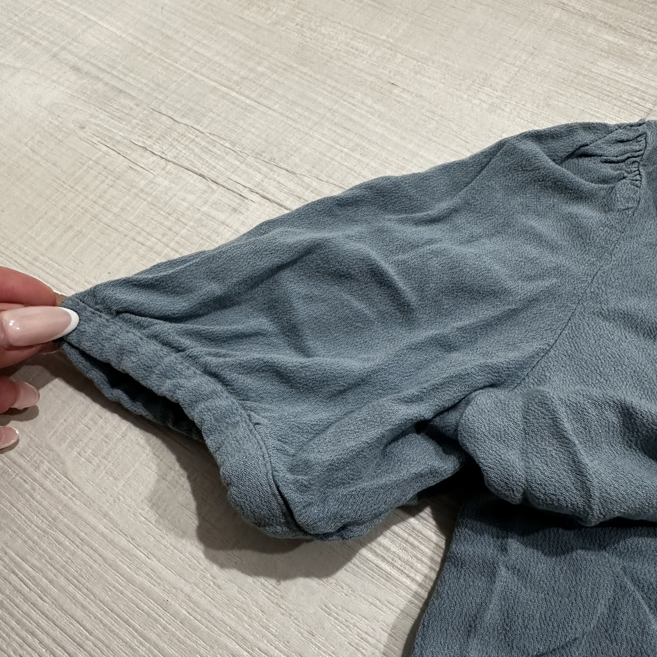 Zara shortsleeve collared button down top image indicator(3)