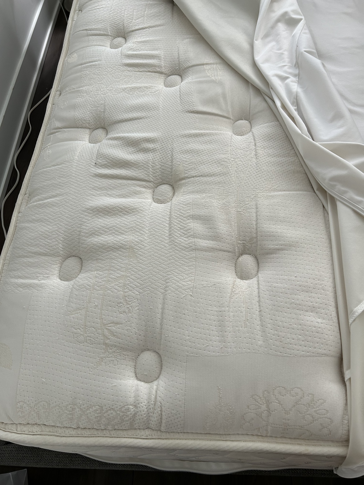 Used Sealy Queen Mattress - photo 3