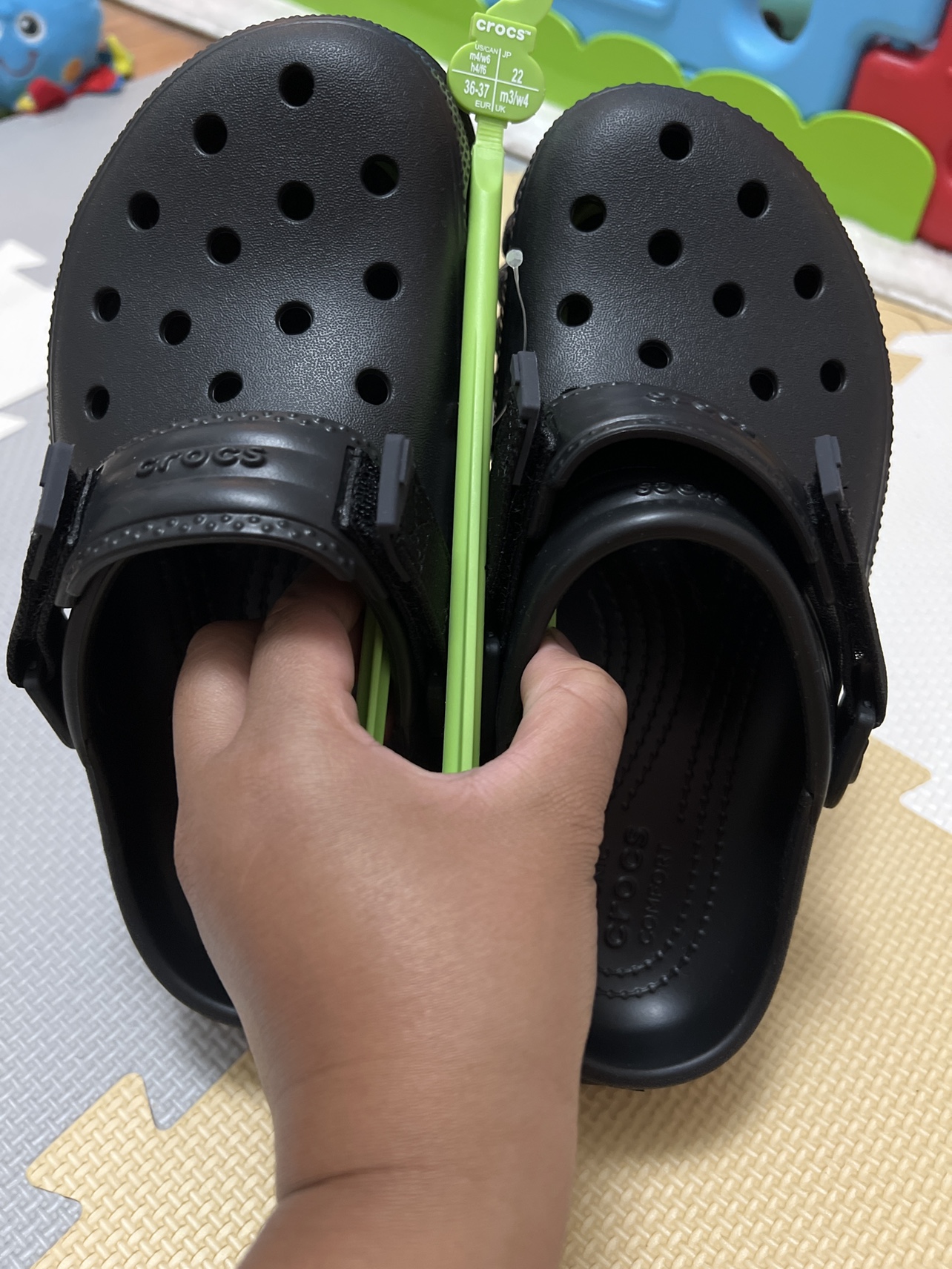 Crocs size 6 women, size 4 men - photo 2