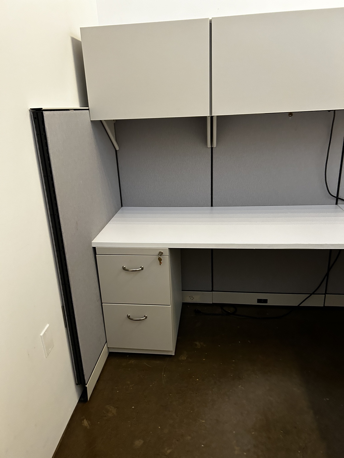 OFFICE FURNITURE CLEAROUT Cubicles  ,ETC image indicator(7)