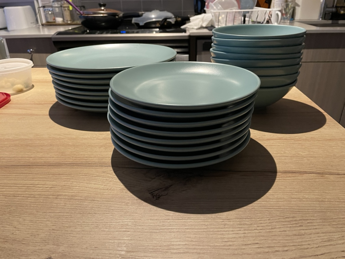 Dinnerware Set thumbnail