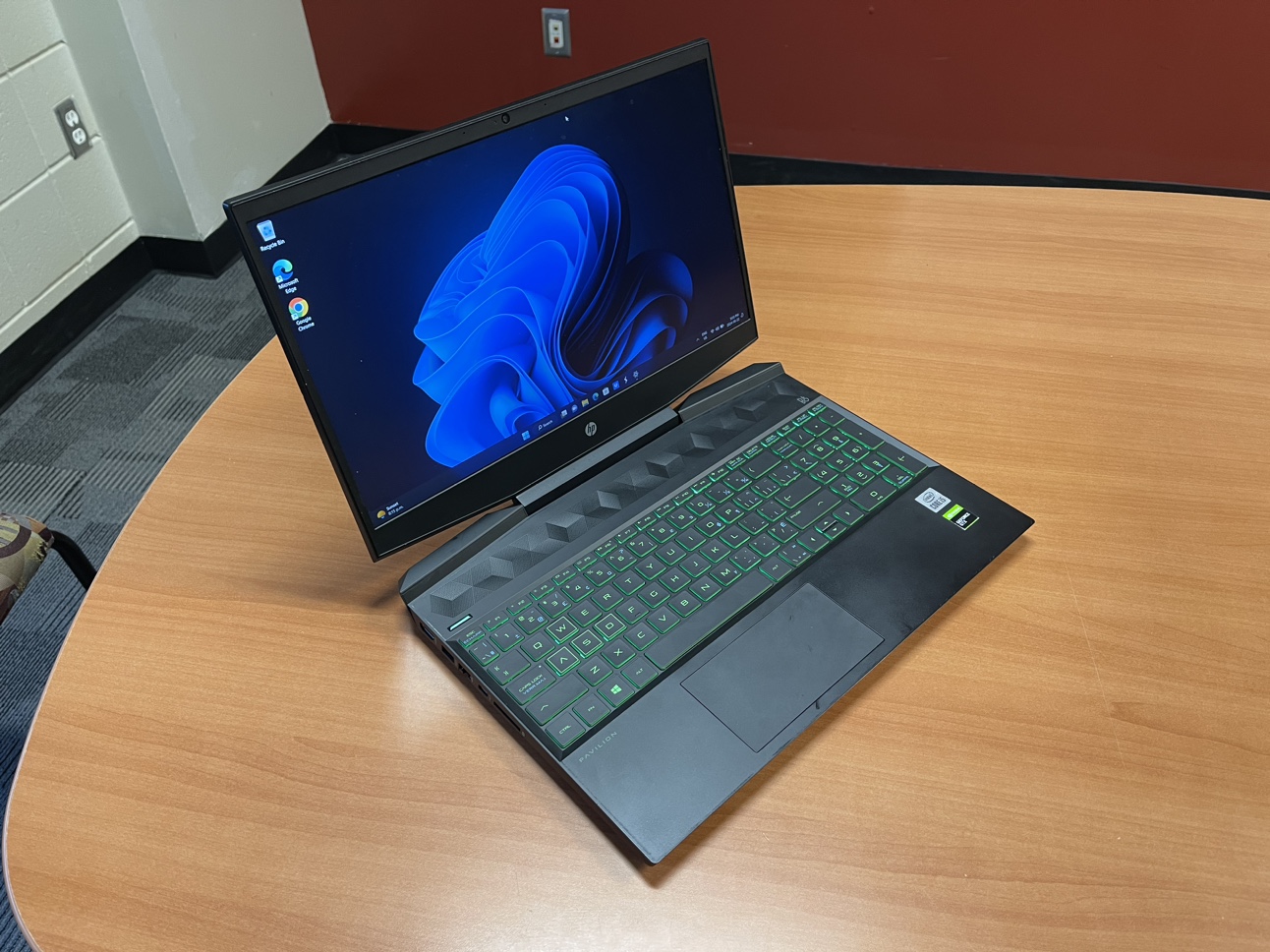 HP Pavilion 15 Gaming Laptop image indicator(6)