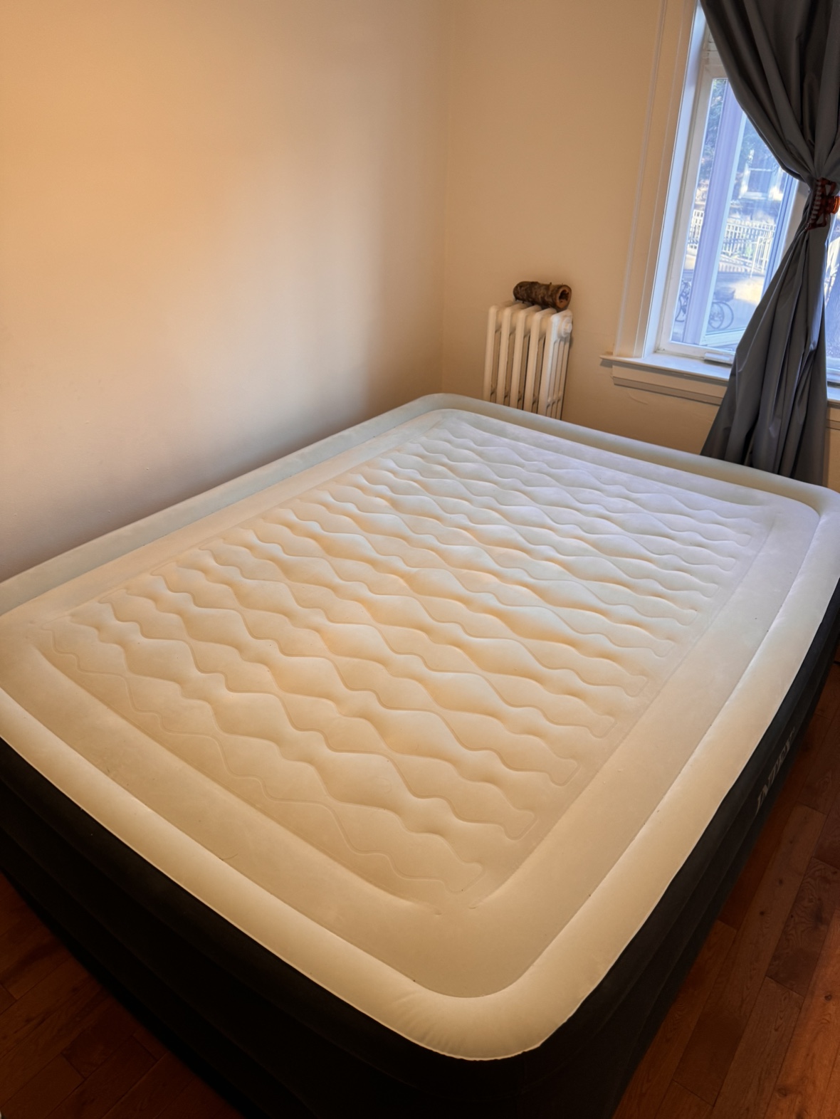 Air Mattress 24in Queen thumbnail