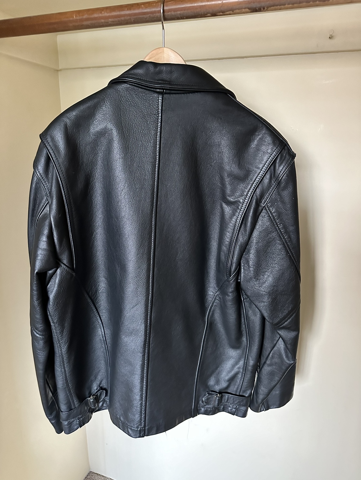 REAL LEATHER JACKET- Like New image indicator(3)