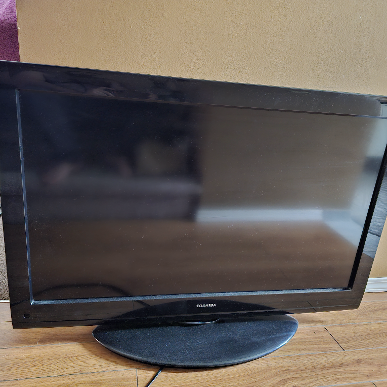Toshiba 40" TV thumbnail