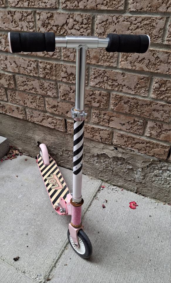 Set of 2 Kids Scooters image indicator(4)