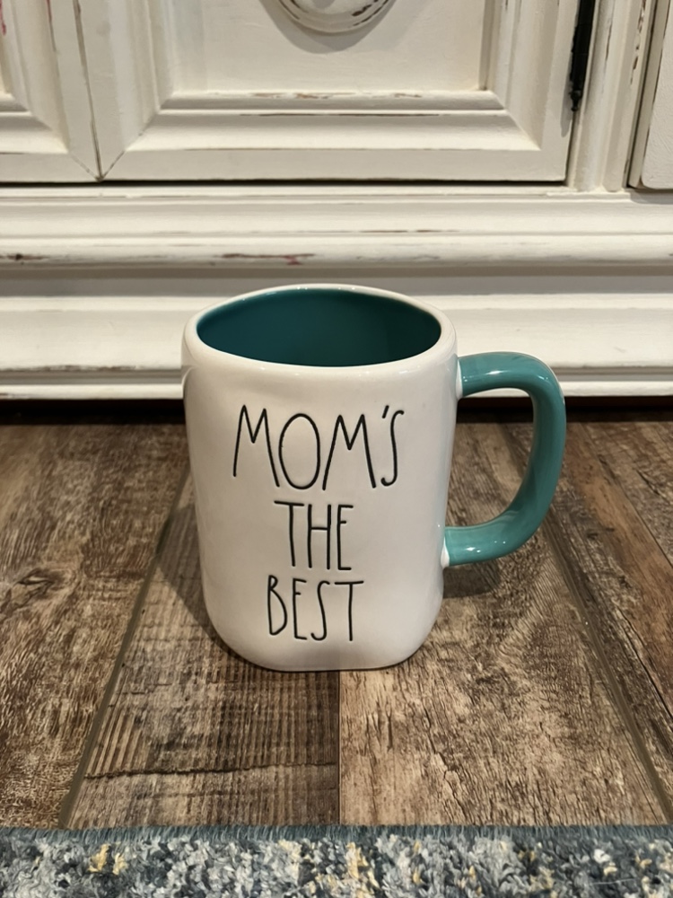 Rae Dunn Moms the Best Mug