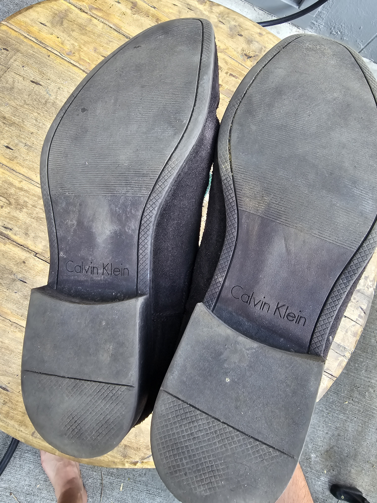 Calvin Klein Suede Chelsea Boots - photo 4