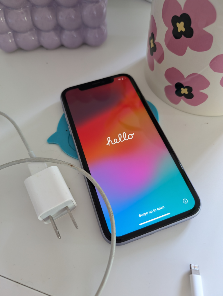 iPhone 11 - 64GB - Charger included