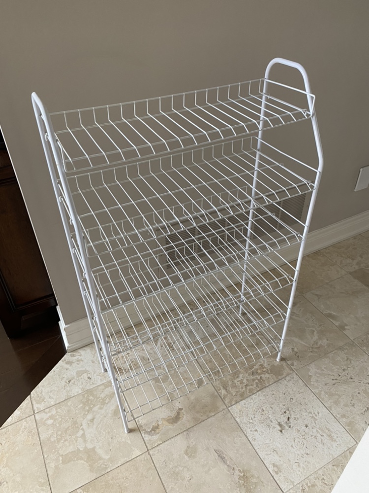 Shoe organizer (holds up to 18 pairs of shoes.]