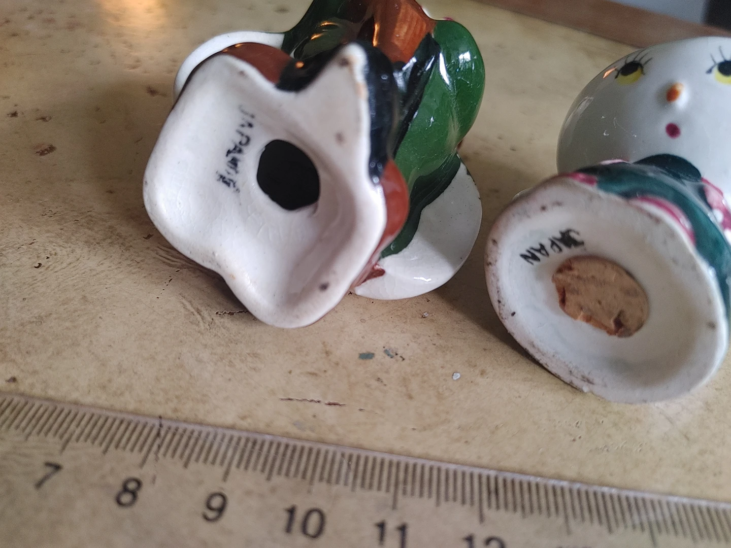 Anthropomorphic Salt and Pepper Shakers image indicator(3)