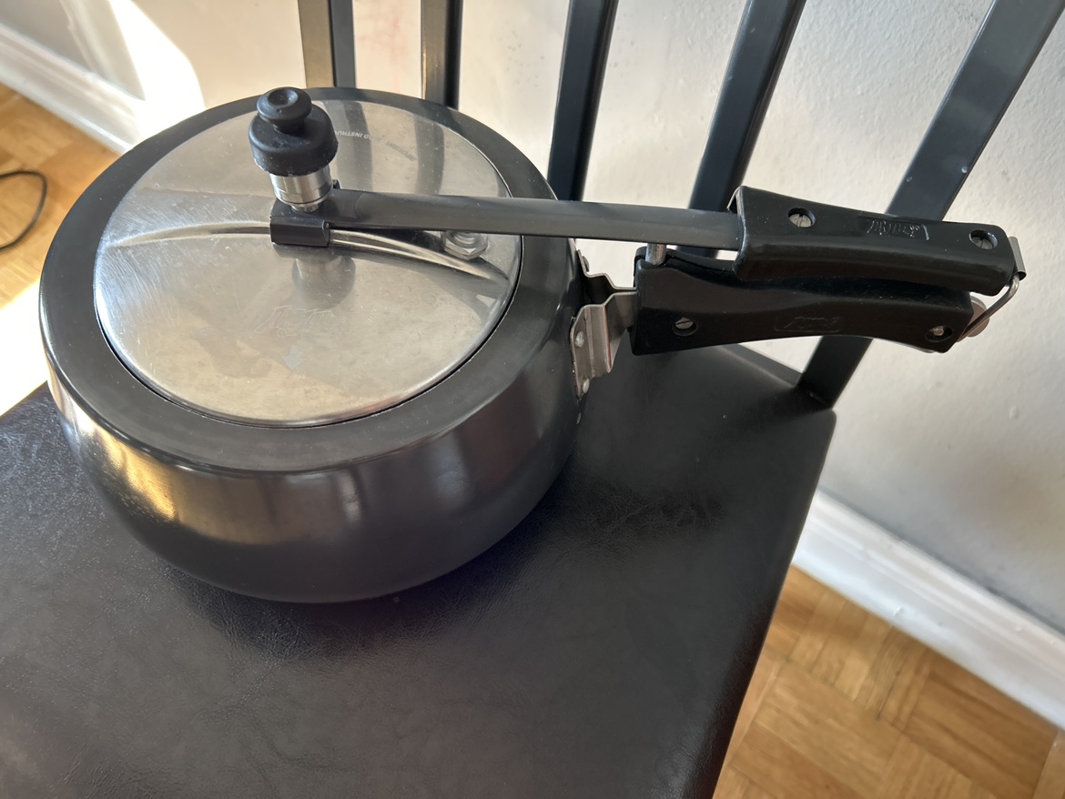 Pressure cooker