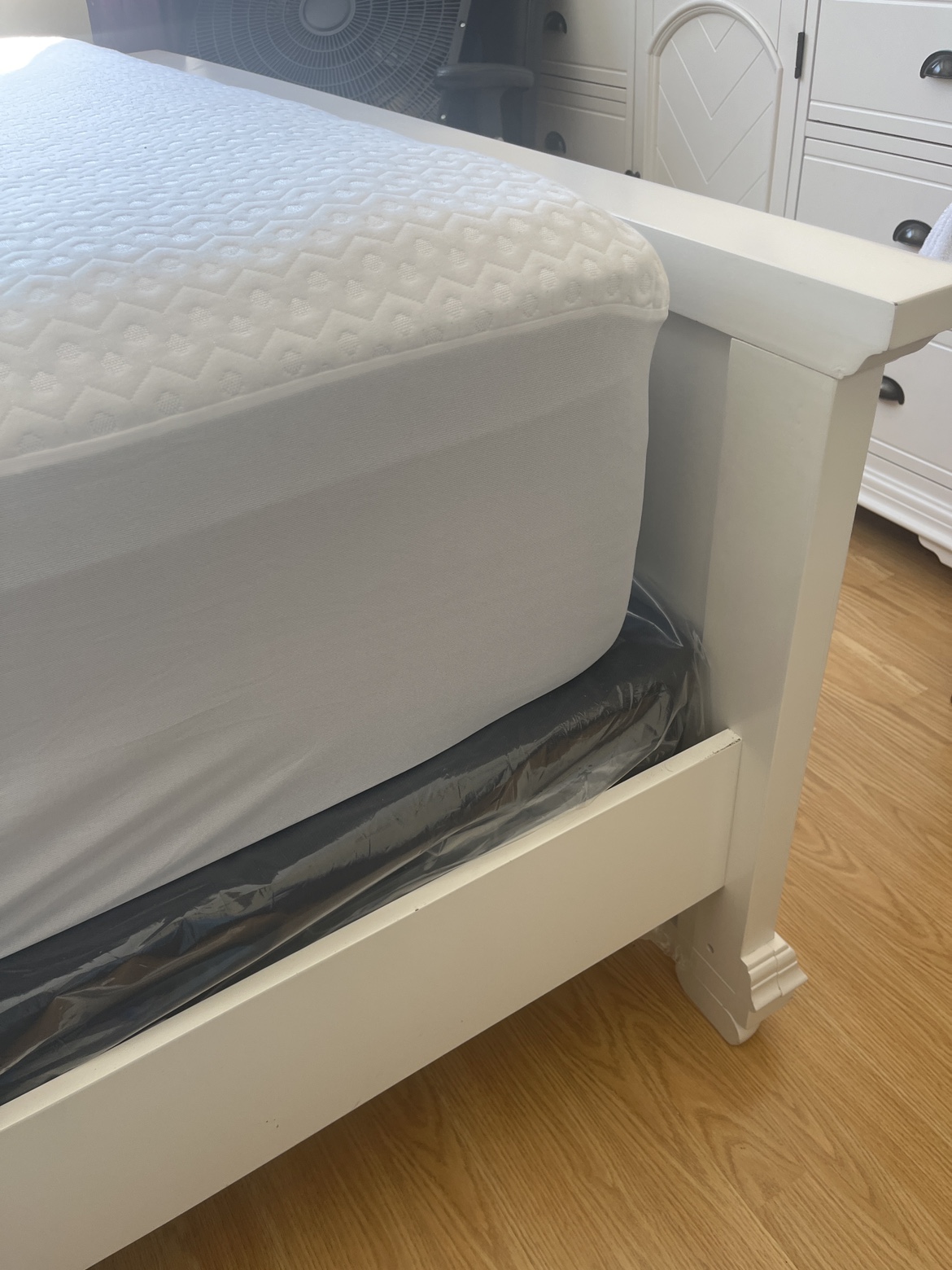 Modern Style Queen Bed Frame - photo 4
