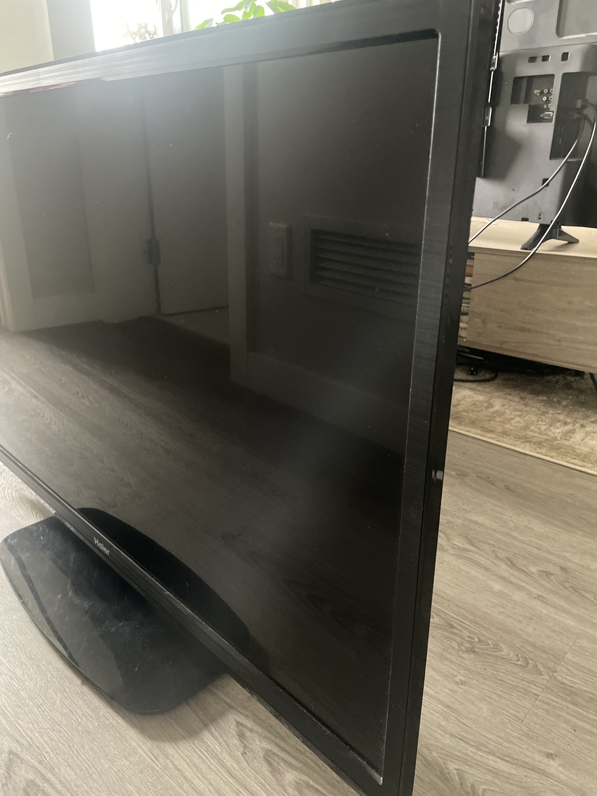 43 Inch TV - photo 4