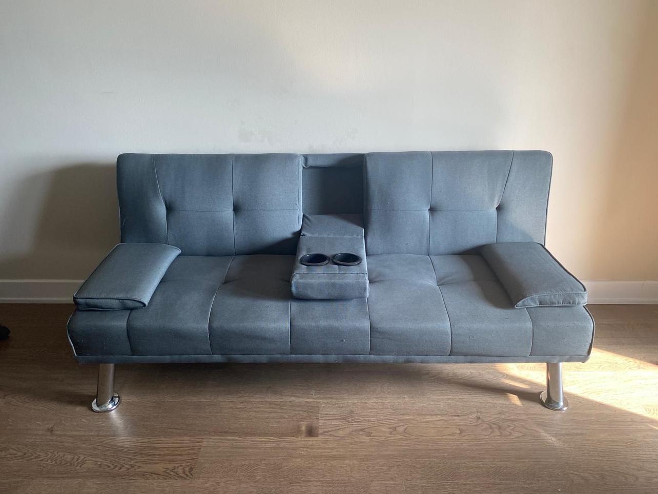 Couch - photo 2
