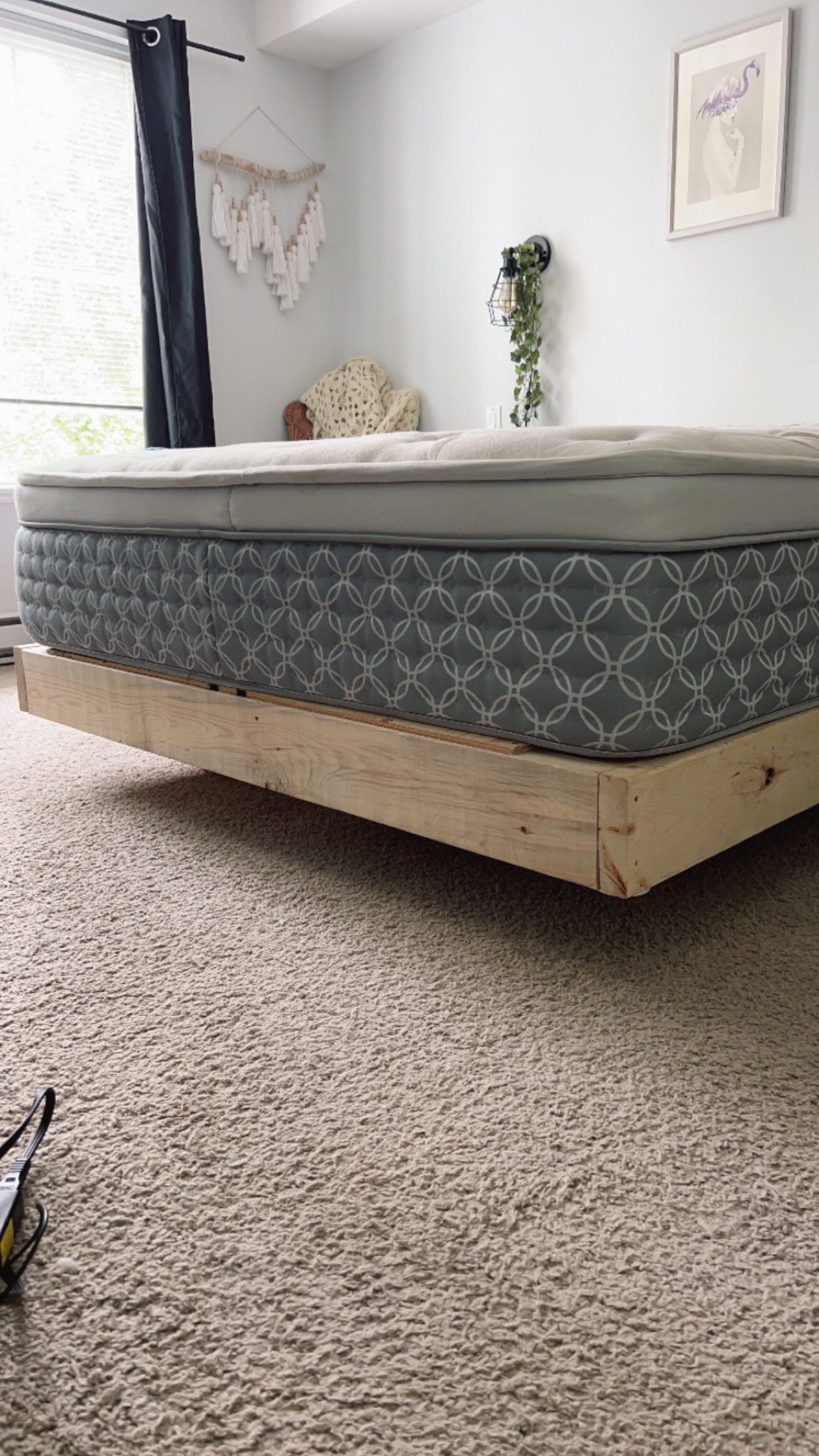 Queen sized mattress plus floating style bed frame - photo 2