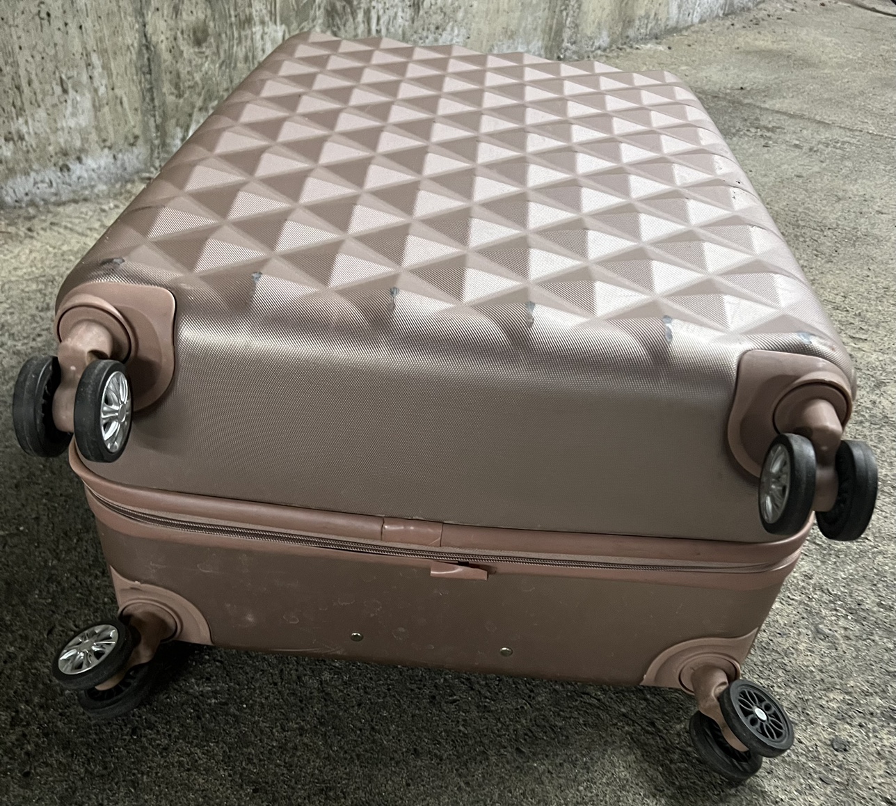 Large Suitcase with Wheels image indicator(2)