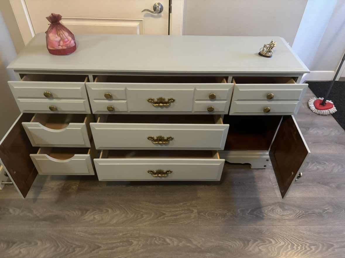 Vintage Dresser - photo 4