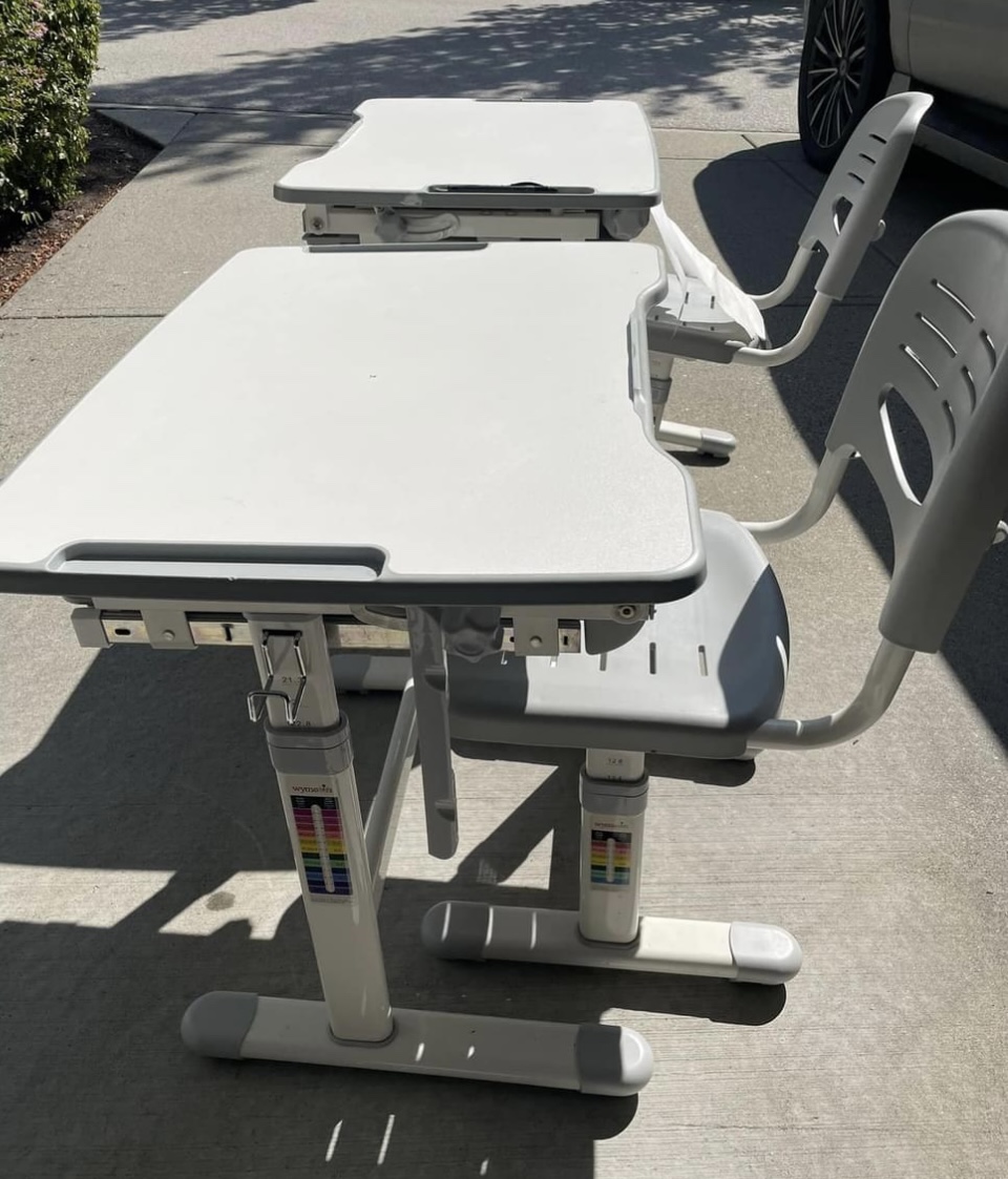 Kids Desk and Chair Set