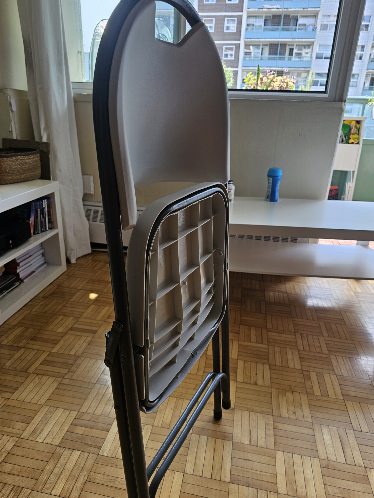 foldable chairs ×4 - photo 3