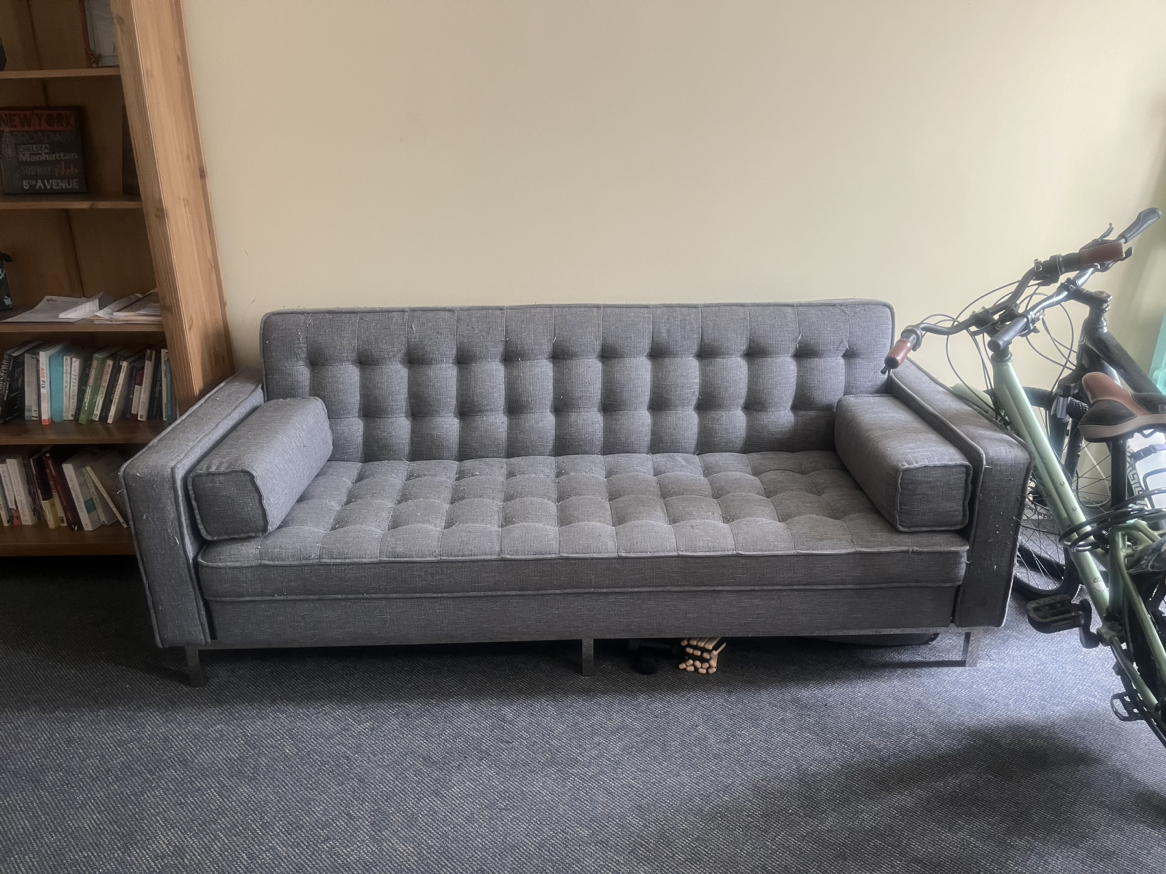 Free couch thumbnail