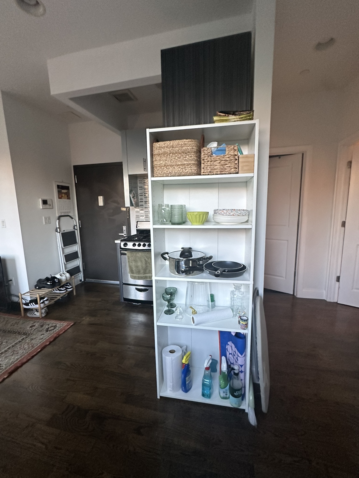Built storage shelves - photo 2