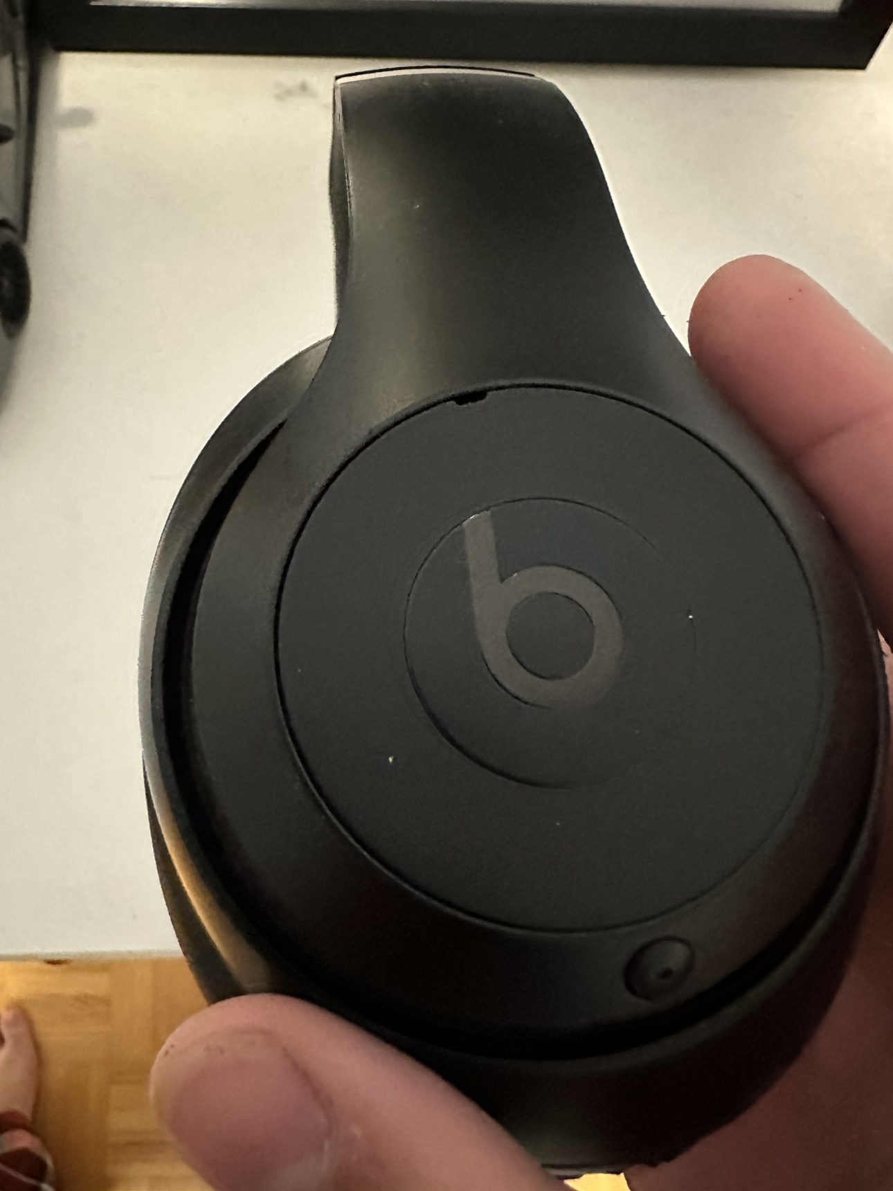 Beats Studio 3 headphones image indicator(4)