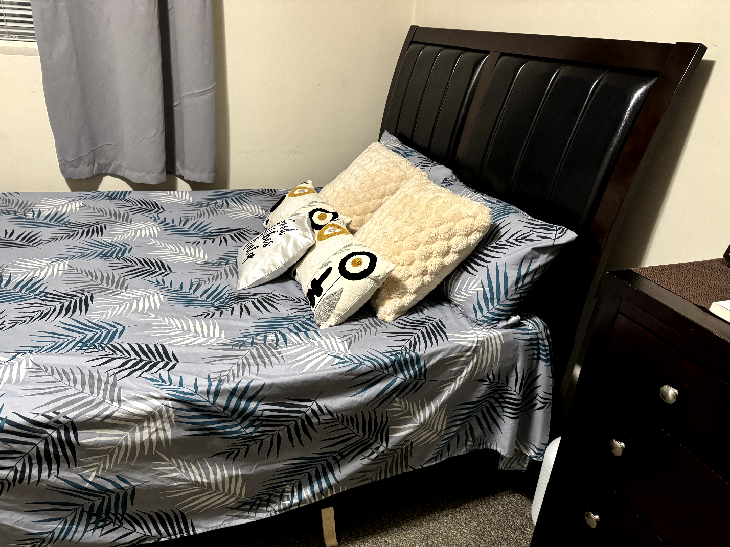Queen Size Bed Frame - photo 2