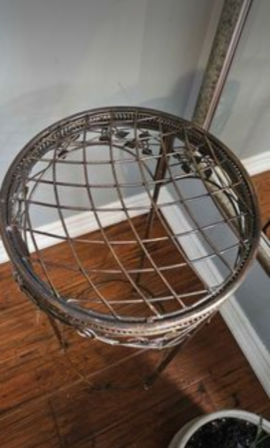plant stand - photo 2