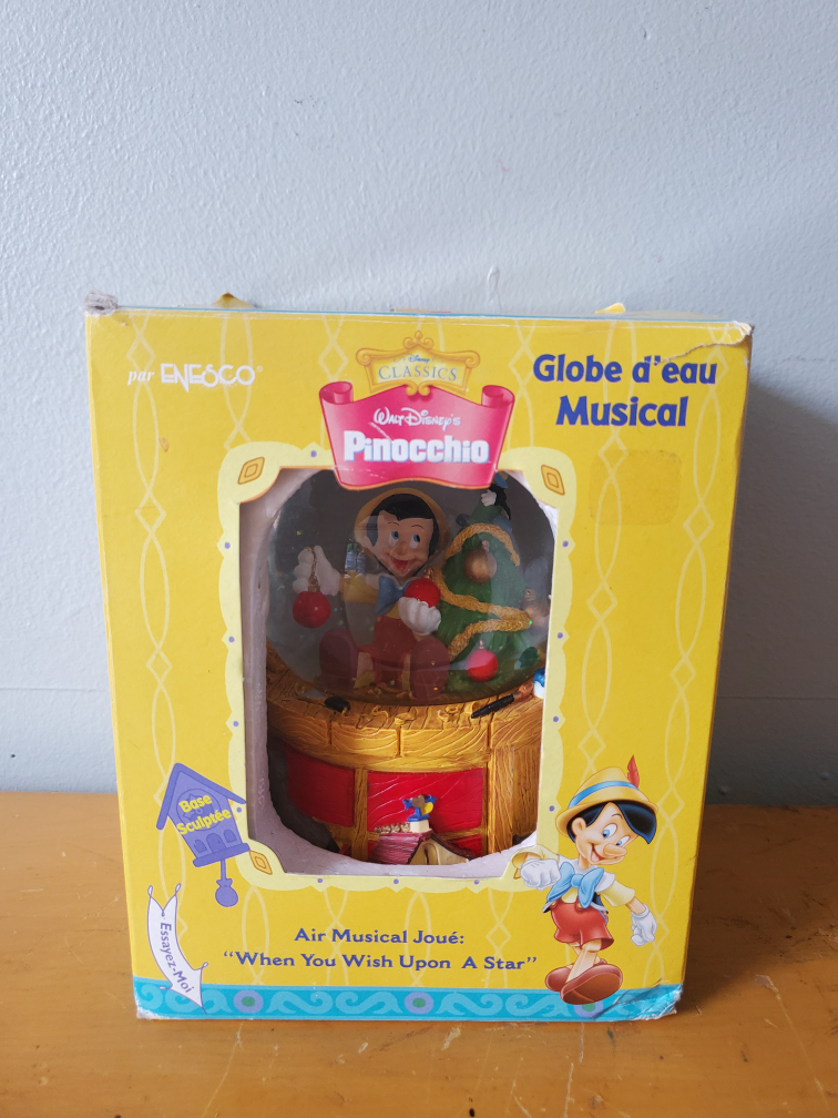 Disney Classics Walt Disney Pinocchio Musical Waterball Globe thumbnail