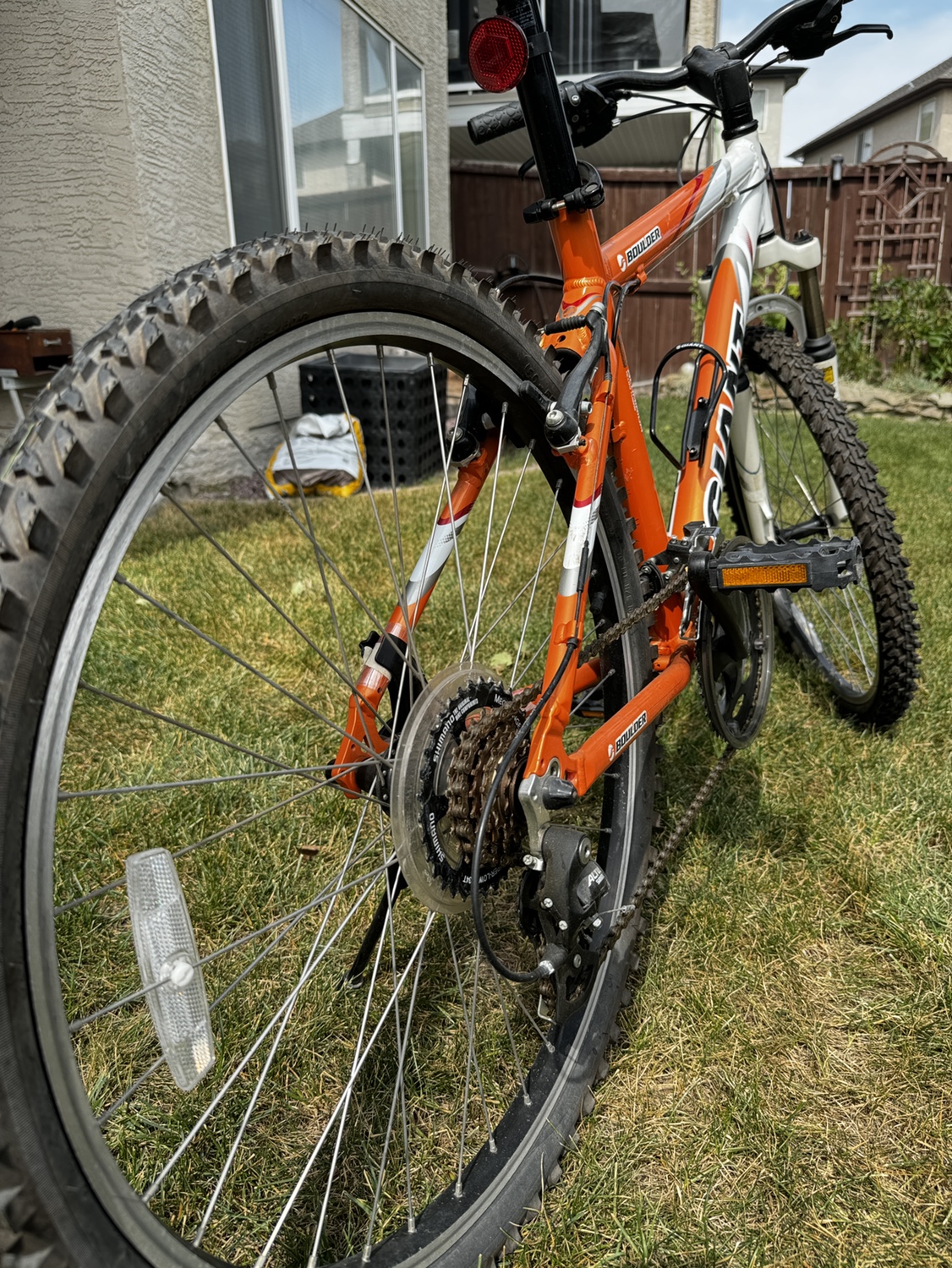 Giant mountain bike 26” wheel  in like new construction - photo 4