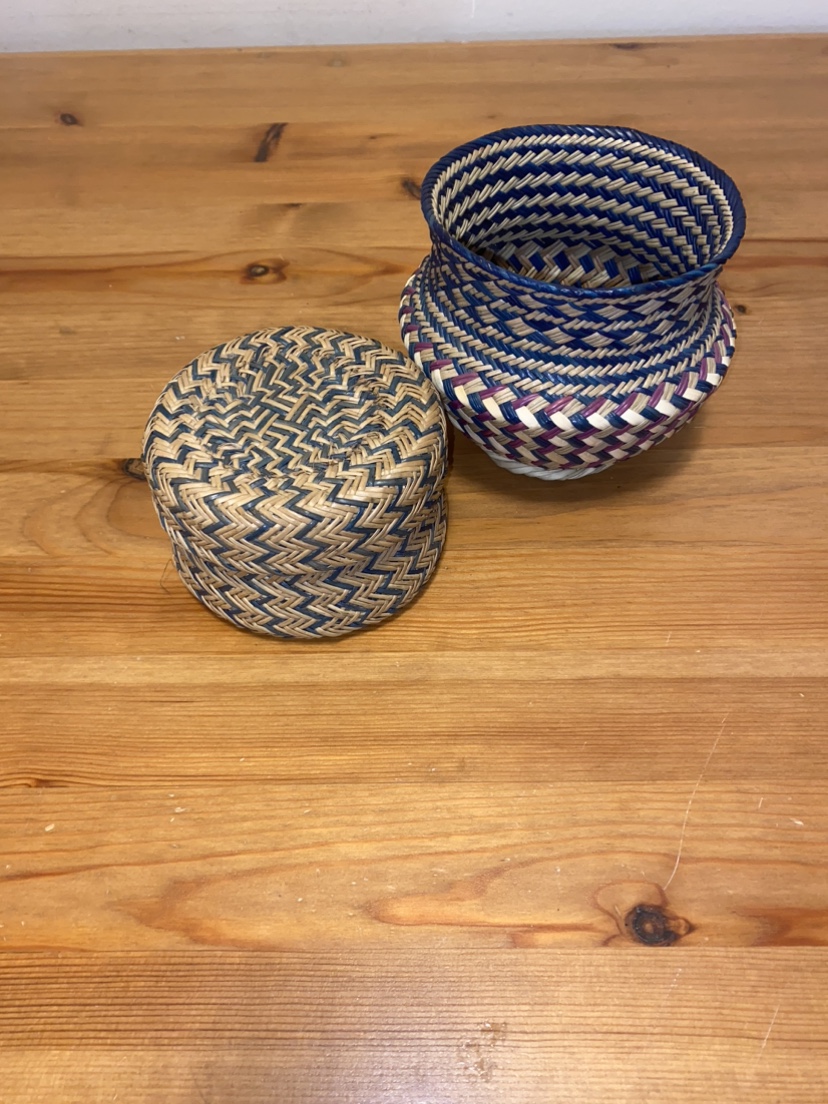 Woven baskets image indicator(2)