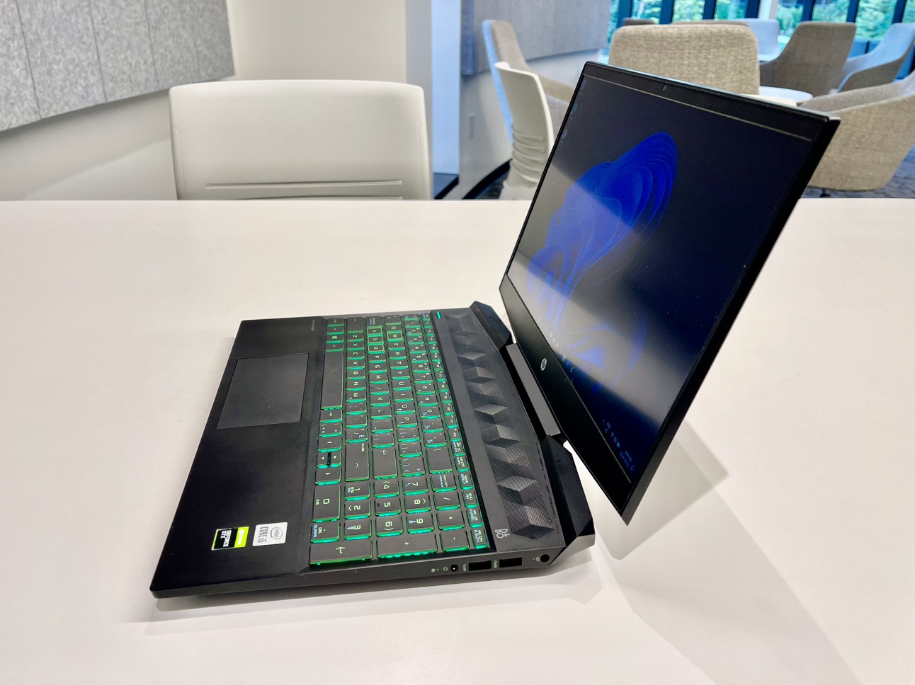 HP Pavilion 15 Gaming Laptop image indicator(3)