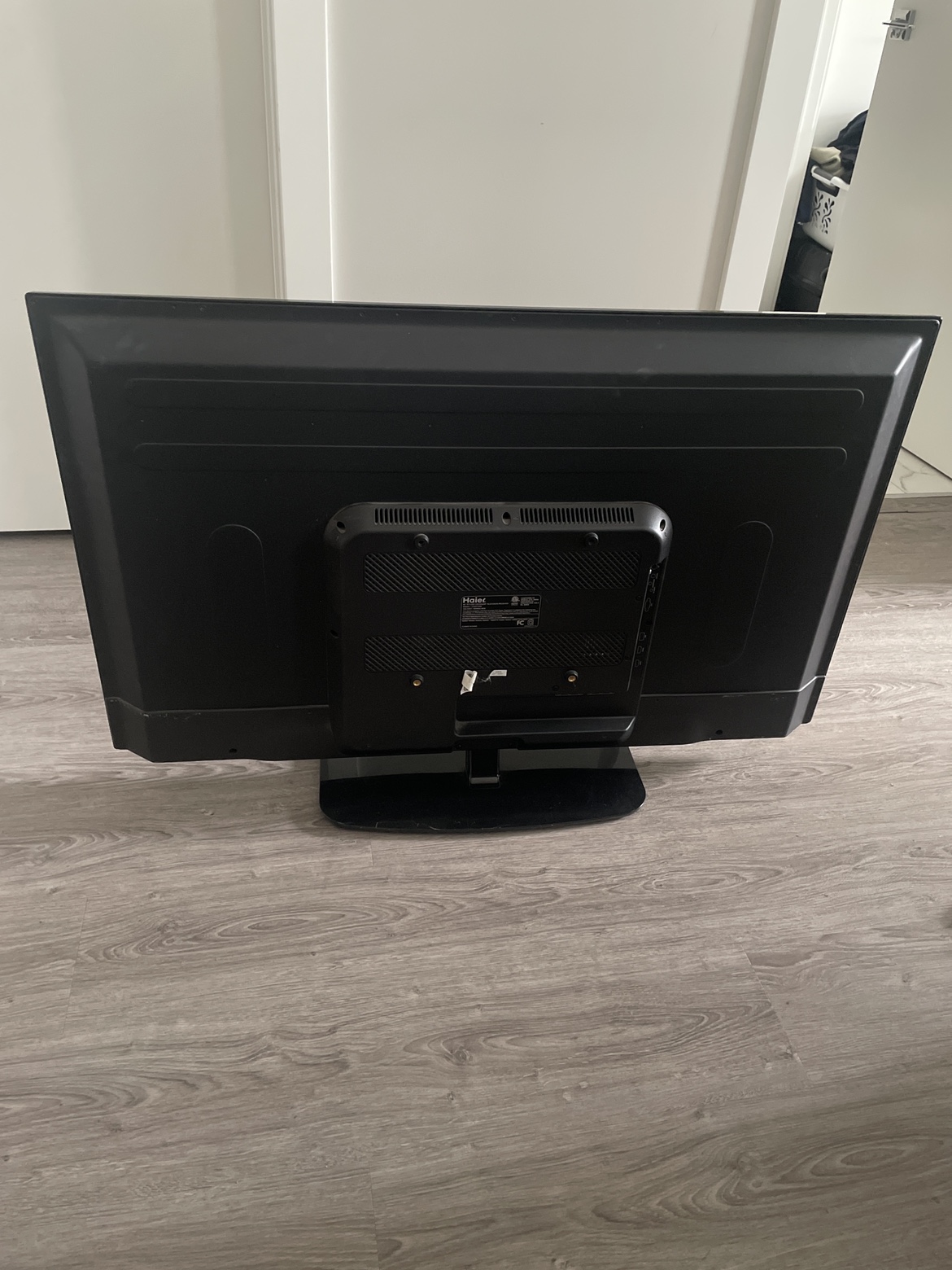 43 Inch TV - photo 2
