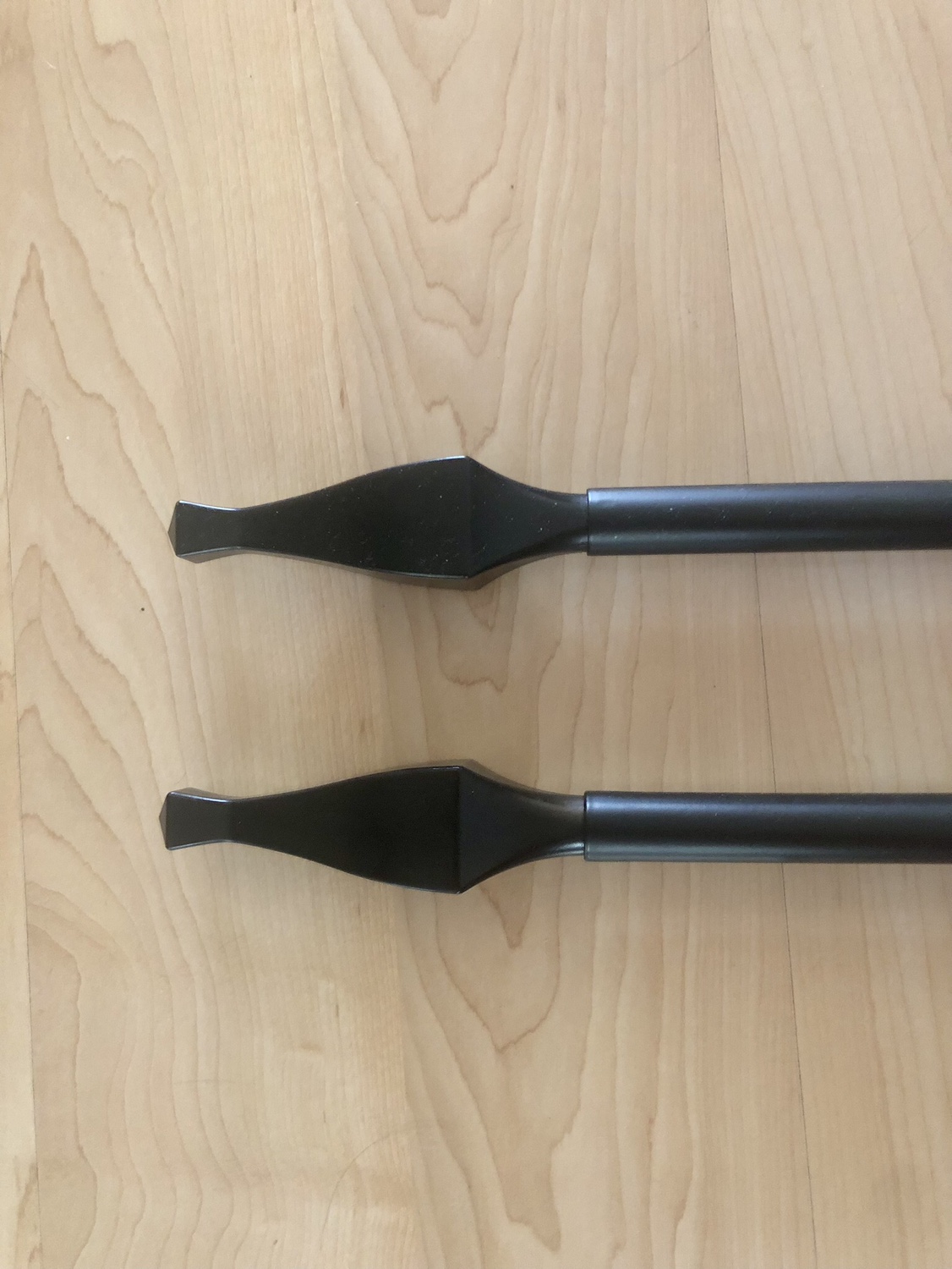 Two adjustable curtain rods with brackets - photo 3