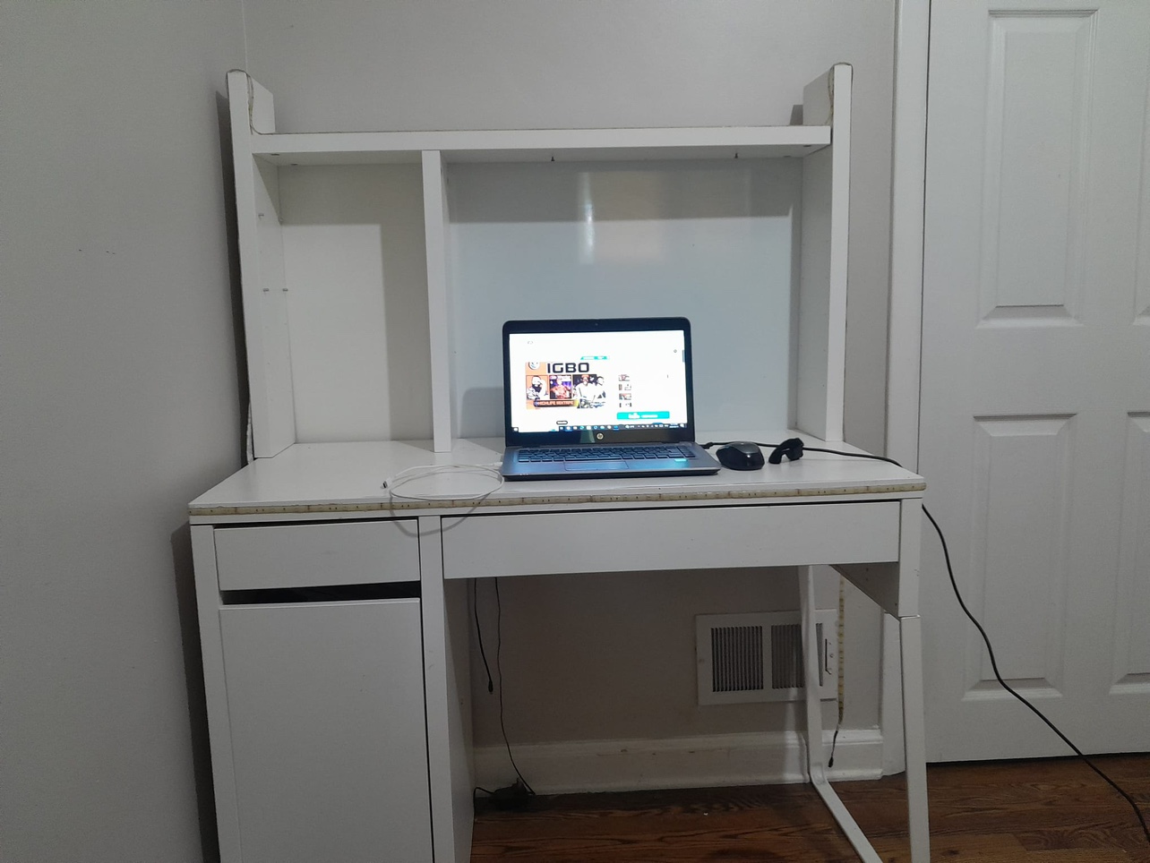 White Desk with Hutch